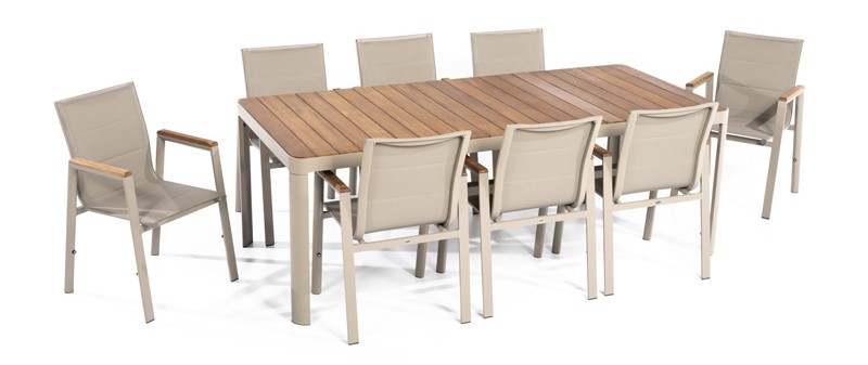 โต๊ะทานอาหารในสวนขนาดใหญ่พร้อมเก้าอี้ดีไซน์หรูหรา