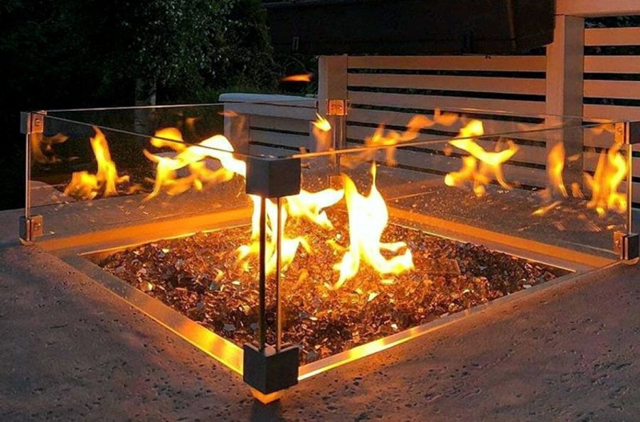 โต๊ะกลางแจ้งพร้อมเตาผิงก๊าซ - ที่จุดไฟในสวน